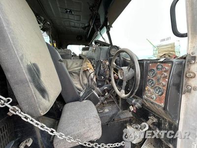 Piąte zdjęcie samochodu w środku: 2009 PETERBILT 320 REFUSE TRUCK VIN:3BPZL00XX9F719668 - miniatura