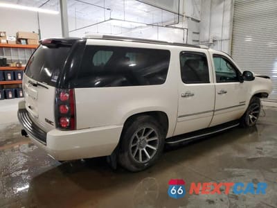 Trzecie zdjęcie samochodu z tyłu: 2013 GMC YUKON XL DENALI VIN:1GKS2MEF8DR360095 - miniatura