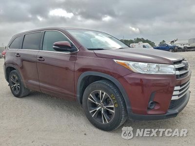 Czwarte zdjęcie samochodu z boku: 2018 TOYOTA HIGHLANDER LE VIN:5TDZZRFH7JS257606 - miniatura