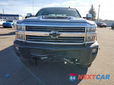Piąte zdjęcie samochodu w środku: 2017 CHEVROLET SILVERADO K3500 HIGH COUNTRY VIN:1GC4K1EY9HF225459 - miniatura