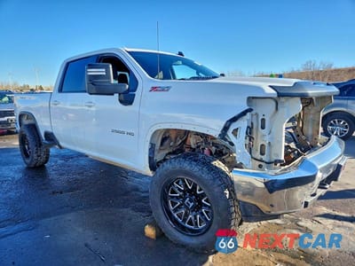 Czwarte zdjęcie samochodu z boku: 2021 CHEVROLET SILVERADO K2500 HEAVY DUTY LT VIN:1GC1YNEY3MF181543 - miniatura