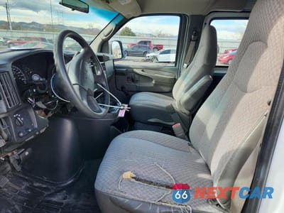 Zdjęcie 7 z 13 samochodu: 2006 GMC SAVANA 2500 DELIVERY VAN VIN:1GTGG25V761132850 - miniatura