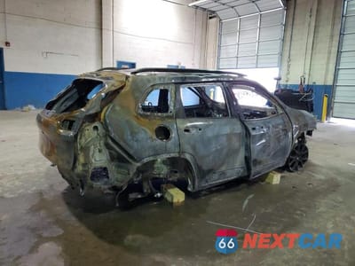 Trzecie zdjęcie samochodu z tyłu: 2016 JEEP CHEROKEE LATITUDE VIN:1C4PJLCS3GW324741 - miniatura