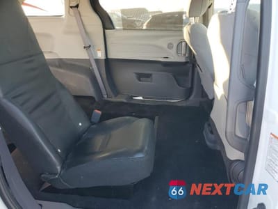 Zdjęcie 10 z 11 samochodu: 2022 TOYOTA SIENNA LE VIN:5TDKRKEC5NS087685 - miniatura