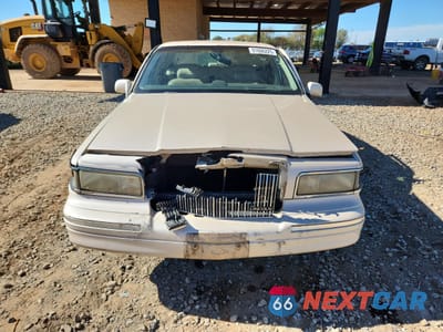Piąte zdjęcie samochodu w środku: 1996 LINCOLN TOWN CAR CARTIER VIN:1LNLM83W6TY635368 - miniatura