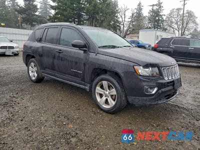 Czwarte zdjęcie samochodu z boku: 2015 JEEP COMPASS LATITUDE VIN:1C4NJCEA2FD145676 - miniatura