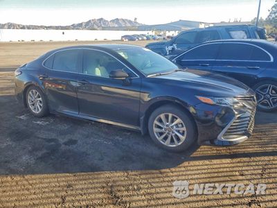 Czwarte zdjęcie samochodu z boku: 2023 TOYOTA CAMRY LE VIN:4T1C11AK6PU761369 - miniatura