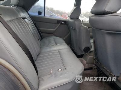 Zdjęcie 10 z 12 samochodu: 1987 MERCEDES-BENZ 300 E VIN:WDBEA30DGHA521950 - miniatura