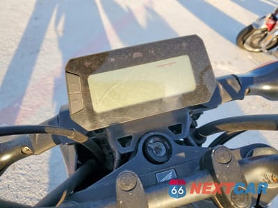 Zdjęcie 7 z 9 samochodu: 2023 HONDA GROM 125 VIN:MLHJC9215P5105164 - miniatura
