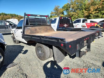 Drugie zdjęcie samochodu z przodu: 1999 CHEVROLET GMT-400 FLATBED TRUCK VIN:1GBJC34RXXF059218 - miniatura