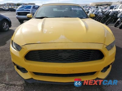 Piąte zdjęcie samochodu w środku: 2015 FORD MUSTANG VIN:1FATP8UH3F5392903 - miniatura