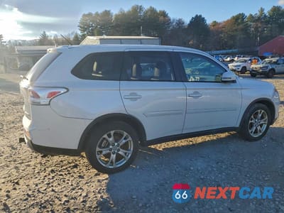 Trzecie zdjęcie samochodu z tyłu: 2015 MITSUBISHI OUTLANDER SE VIN:JA4AZ3A37FZ009538 - miniatura