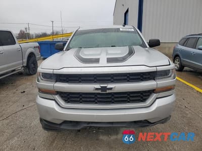 Piąte zdjęcie samochodu w środku: 2017 CHEVROLET SILVERADO K1500 CUSTOM VIN:1GCVKPECXHZ313902 - miniatura