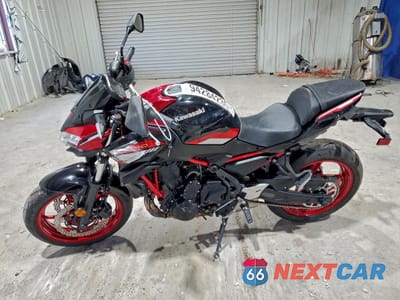 Trzecie zdjęcie samochodu z tyłu: 2024 KAWASAKI ER650 N VIN:ML5EREN17RDAB4907 - miniatura