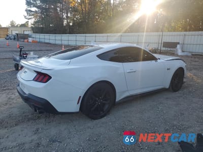 Trzecie zdjęcie samochodu z tyłu: 2024 FORD MUSTANG GT VIN:1FA6P8CF0R5416107 - miniatura