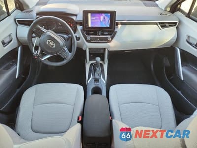 Zdjęcie 8 z 14 samochodu: 2024 TOYOTA COROLLA CROSS LE VIN:7MUCAAAG0RV111529 - miniatura