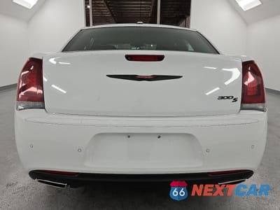 Zdjęcie 6 z 14 samochodu: 2023 CHRYSLER 300 S VIN:2C3CCABGXPH637038 - miniatura