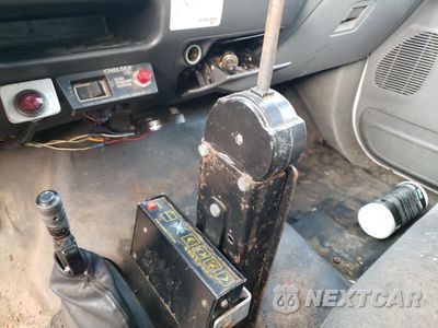 Zdjęcie 9 z 10 samochodu: 2002 FORD F650 SUPER DUTY CHIPPER TRUCK VIN:3FDNF65Y22MA18498 - miniatura