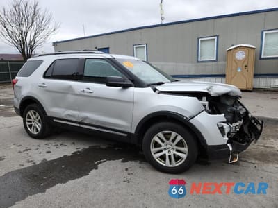 Czwarte zdjęcie samochodu z boku: 2018 FORD EXPLORER XLT VIN:1FM5K8D80JGA56829 - miniatura