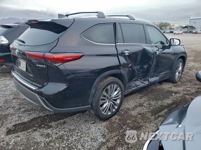 Trzecie zdjęcie samochodu z tyłu: 2022 TOYOTA HIGHLANDER VIN:5TDFARAH2NS015376 - miniatura