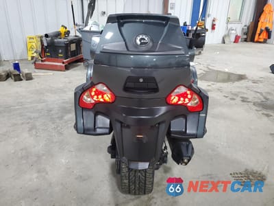 Czwarte zdjęcie samochodu z boku: 2018 CAN-AM SPYDER ROADSTER RT VIN:2BXNBDD29JV004176 - miniatura