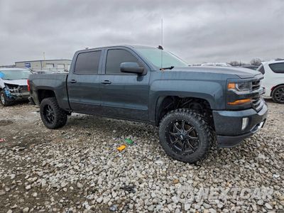 Czwarte zdjęcie samochodu z boku: 2017 CHEVROLET SILVERADO K1500 LT VIN:3GCUKREC3HG171447 - miniatura