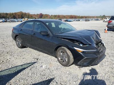 Czwarte zdjęcie samochodu z boku: 2024 HYUNDAI ELANTRA SEL VIN:KMHLM4DG9RU733441 - miniatura