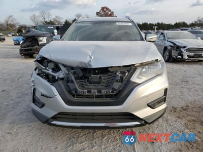 Piąte zdjęcie samochodu w środku: 2020 NISSAN ROGUE S VIN:JN8AT2MT4LW037988 - miniatura