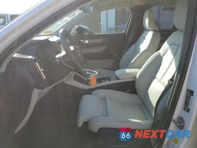 Zdjęcie 7 z 12 samochodu: 2025 VOLVO XC40 PLUS VIN:YV4L12UC7S2491410 - miniatura