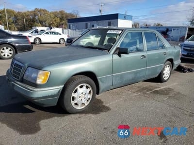 1995 MERCEDES-BENZ E 320 BASE WDBEA32E5SC158265 - główne zdjęcie licytacji z USA - miniatura