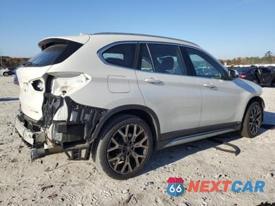 Trzecie zdjęcie samochodu z tyłu: 2021 BMW X1 XDRIVE28I VIN:WBXJG9C05M5S15997 - miniatura