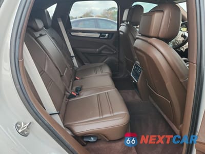 Zdjęcie 11 z 16 samochodu: 2023 PORSCHE CAYENNE S VIN:WP1AB2AY9PDA14544 - miniatura