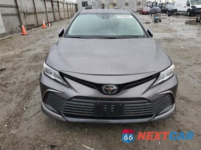 Piąte zdjęcie samochodu w środku: 2023 TOYOTA CAMRY LE VIN:4T1C11AK0PU769368 - miniatura