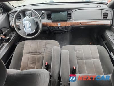 Zdjęcie 8 z 14 samochodu: 2005 MERCURY GRAND MARQUIS GS VIN:2MEFM74W65X631624 - miniatura