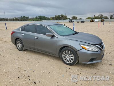 Czwarte zdjęcie samochodu z boku: 2018 NISSAN ALTIMA 2.5 VIN:1N4AL3AP3JC193226 - miniatura