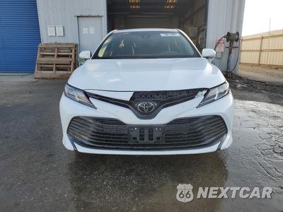 Piąte zdjęcie samochodu w środku: 2018 TOYOTA CAMRY LE VIN:4T1B11HK7JU615278 - miniatura