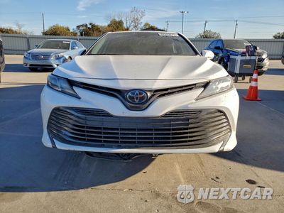 Piąte zdjęcie samochodu w środku: 2020 TOYOTA CAMRY LE VIN:4T1C11AK6LU952896 - miniatura