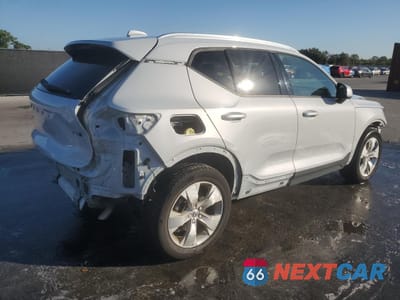 Trzecie zdjęcie samochodu z tyłu: 2021 VOLVO XC40 T5 MOMENTUM VIN:YV4162UK4M2486524 - miniatura