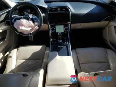 Zdjęcie 8 z 13 samochodu: 2020 JAGUAR XE S VIN:SAJAE4FX6LCP57670 - miniatura