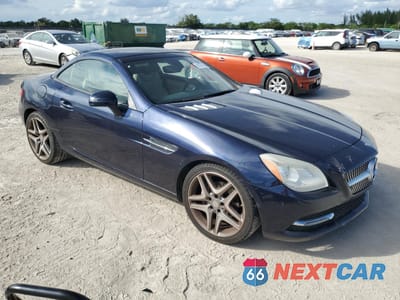 Czwarte zdjęcie samochodu z boku: 2012 MERCEDES-BENZ SLK 250 VIN:WDDPK4HA8CF035406 - miniatura