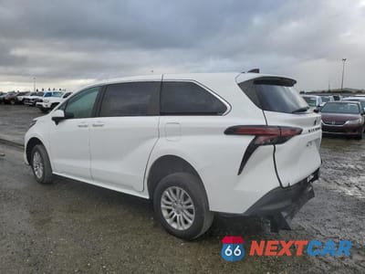 Drugie zdjęcie samochodu z przodu: 2022 TOYOTA SIENNA LE VIN:5TDKRKEC5NS087685 - miniatura