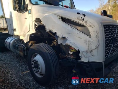 Zdjęcie 9 z 10 samochodu: 2023 VOLVO VN VNL - semi truck VIN:4V4NC9EH7PN329442 - miniatura