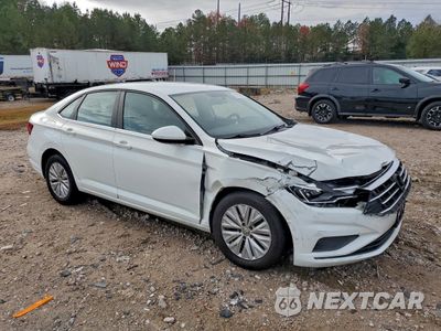 Czwarte zdjęcie samochodu z boku: 2019 VOLKSWAGEN JETTA S VIN:3VWC57BU2KM081619 - miniatura