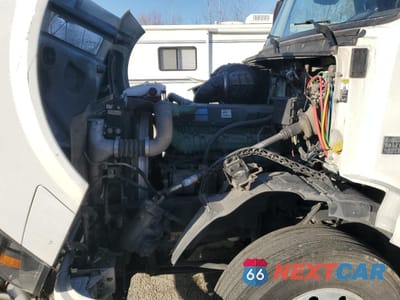 Zdjęcie 7 z 10 samochodu: 2015 VOLVO VNL SEMI TRUCK VIN:4V4N99EH6FN931245 - miniatura