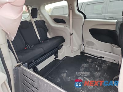 Zdjęcie 11 z 15 samochodu: 2023 CHRYSLER VOYAGER VIN:2C4RC1CG5PR512883 - miniatura