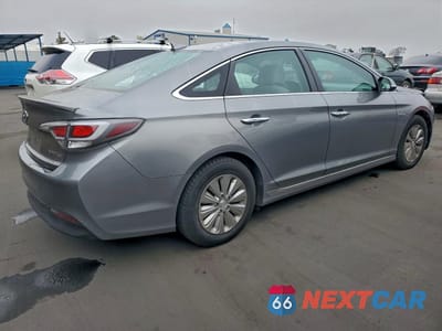 Trzecie zdjęcie samochodu z tyłu: 2017 HYUNDAI SONATA HYBRID VIN:KMHE24L18HA059469 - miniatura