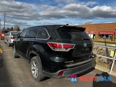 Trzecie zdjęcie samochodu z tyłu: 2016 TOYOTA HIGHLANDER HYBRID VIN:5TDBCRFH7GS013644 - miniatura
