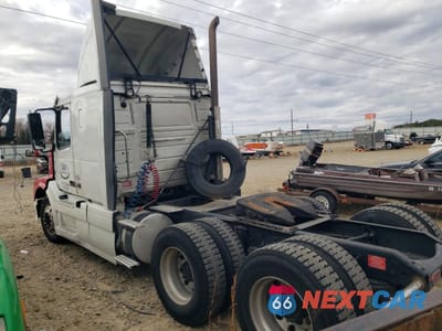 Trzecie zdjęcie samochodu z tyłu: 2015 VOLVO VNL SEMI TRUCK VIN:4V4NC9DG5FN921414 - miniatura