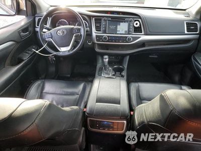 Zdjęcie 8 z 12 samochodu: 2017 TOYOTA HIGHLANDER SE VIN:5TDJZRFH8HS446238 - miniatura