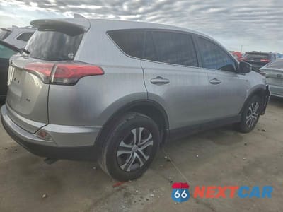 Trzecie zdjęcie samochodu z tyłu: 2018 TOYOTA RAV4 LE VIN:JTMZFREV5JJ212001 - miniatura
